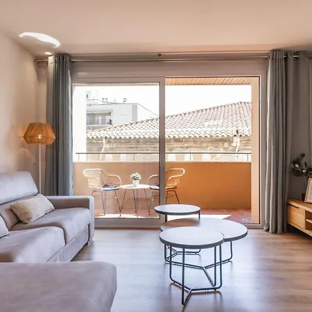 Bravissimo Falco, 3 Bedrooms And Balcony * Girona