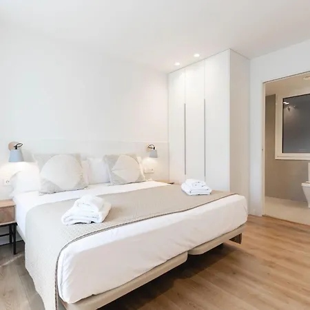 Bravissimo Falco, 3 Bedrooms And Balcony Apartment